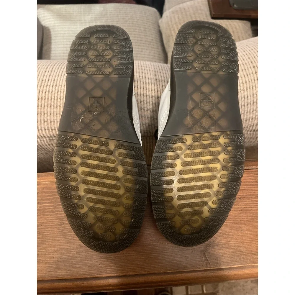Drr. Martens product pair